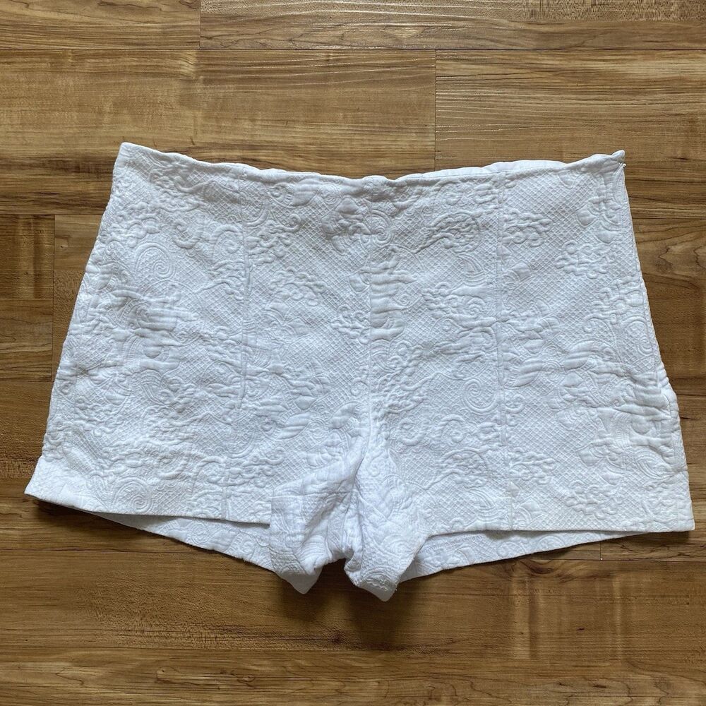 LILLY PULITZER 12 Resort White Elephant Pique Jacquard Monroe 3” Shorts Preppy